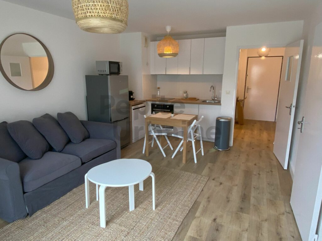 Très bel appartement situé en plein cœur du quartier St-Mihiel – Ile de Versailles, meublé avec goût