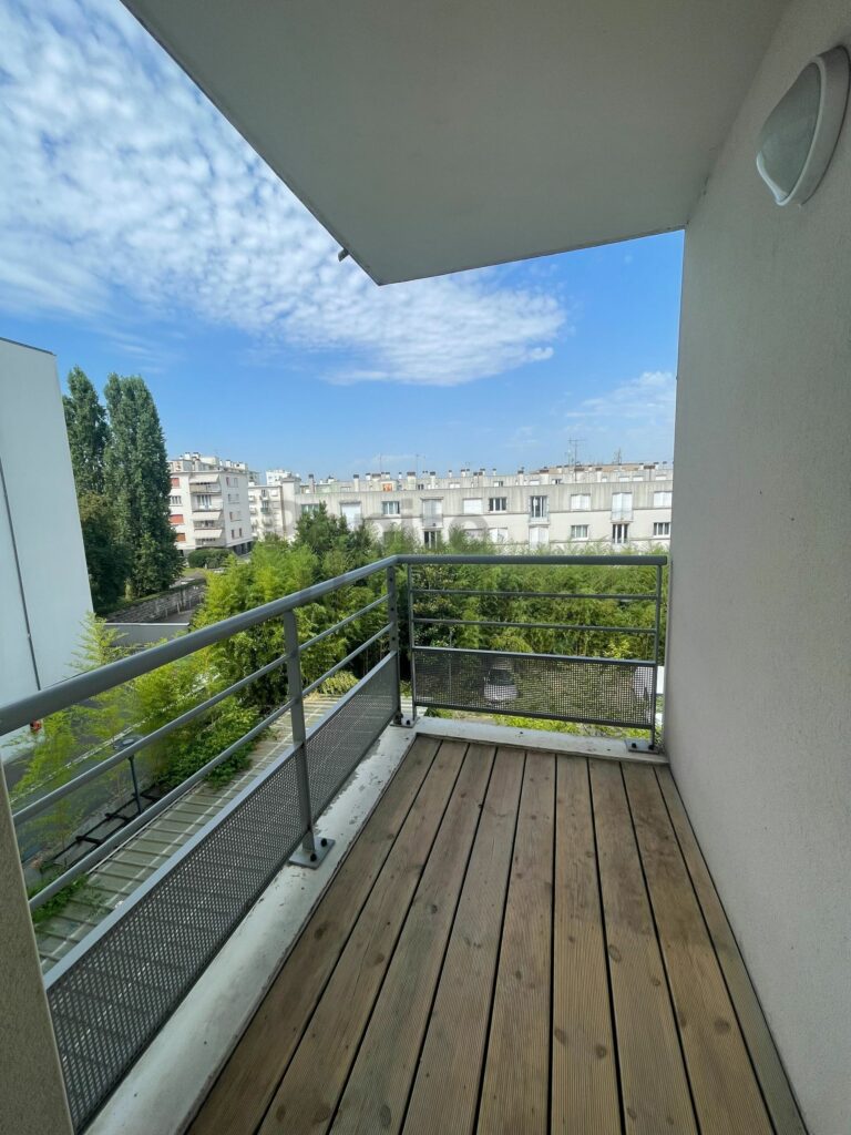 T2 dans résidence récente avec balcon et parking