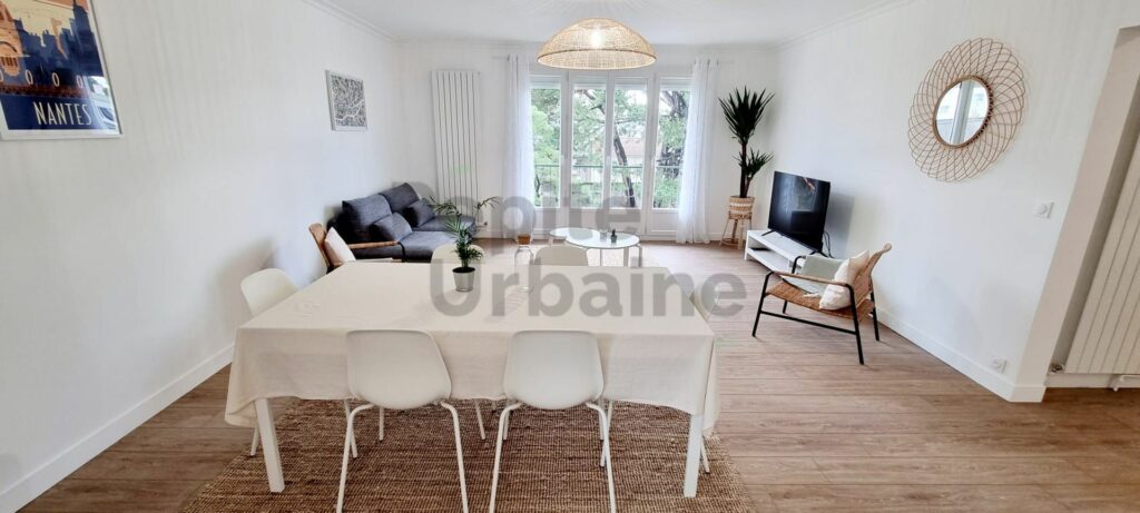 Très bel appartement de 4 chambres, proche du pont de la Tortière et des bords de l’Erdre avec Balcon