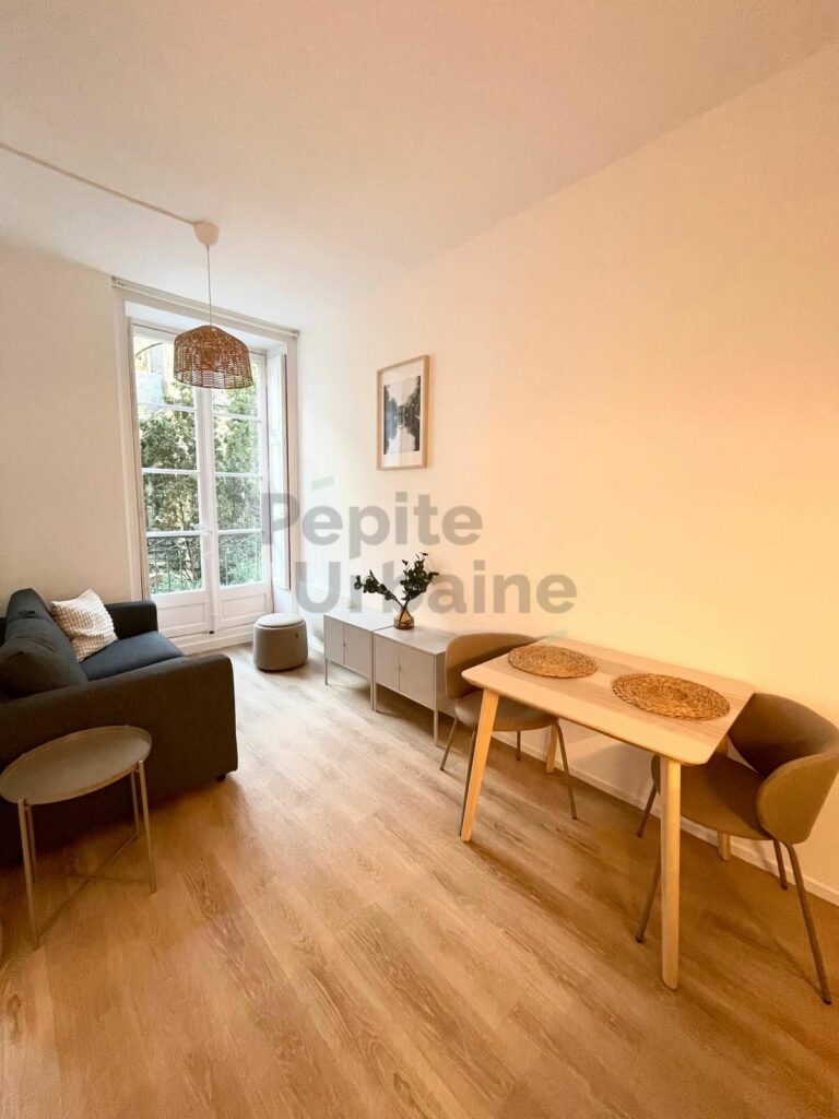 Studio entièrement refait et meublé à neuf – Nantes centre