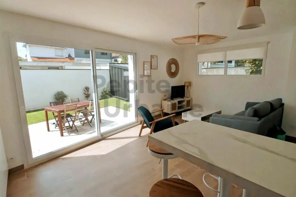 Maison entièrement meublée avec goût 3 chambres avec jardin