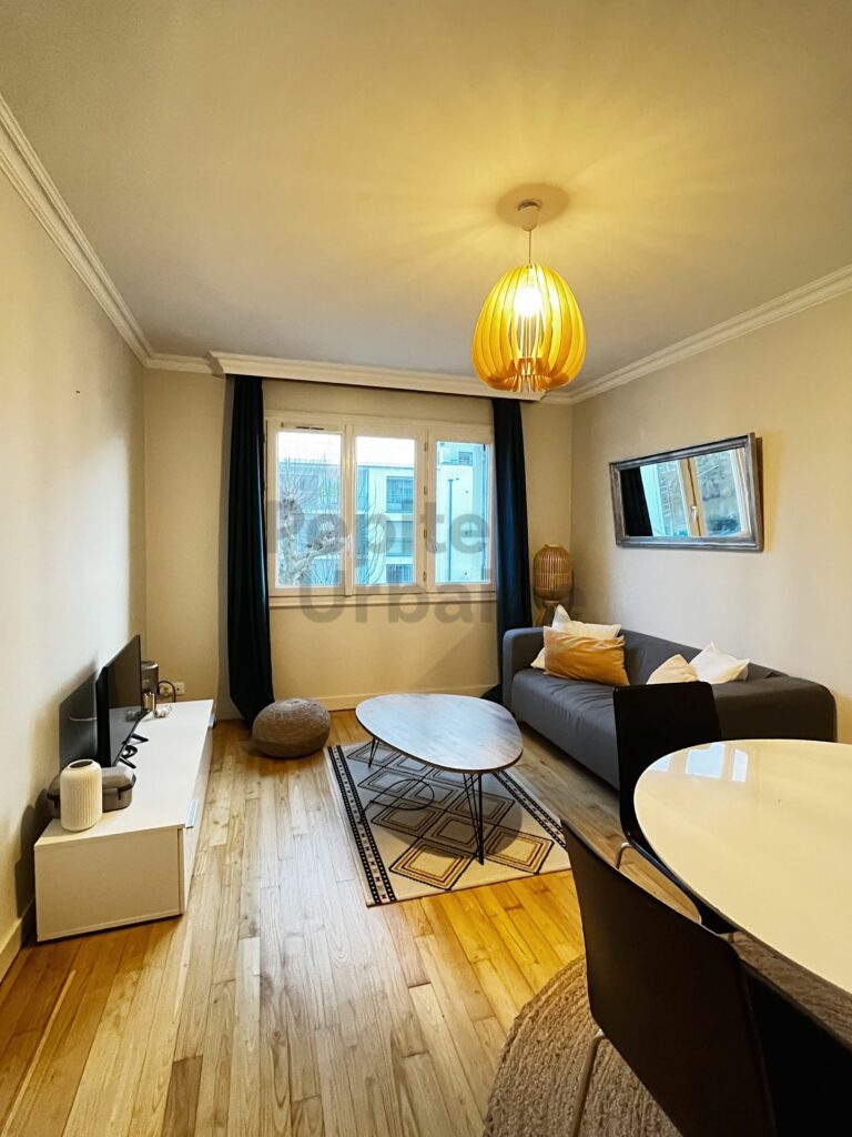 Bel appartement meublé – 2 chambres – Quartier Tortière – Proche des bords de l’Erdre, du tram ligne 2, des Facs étudiantes – 1 garage fermé – 1 cave