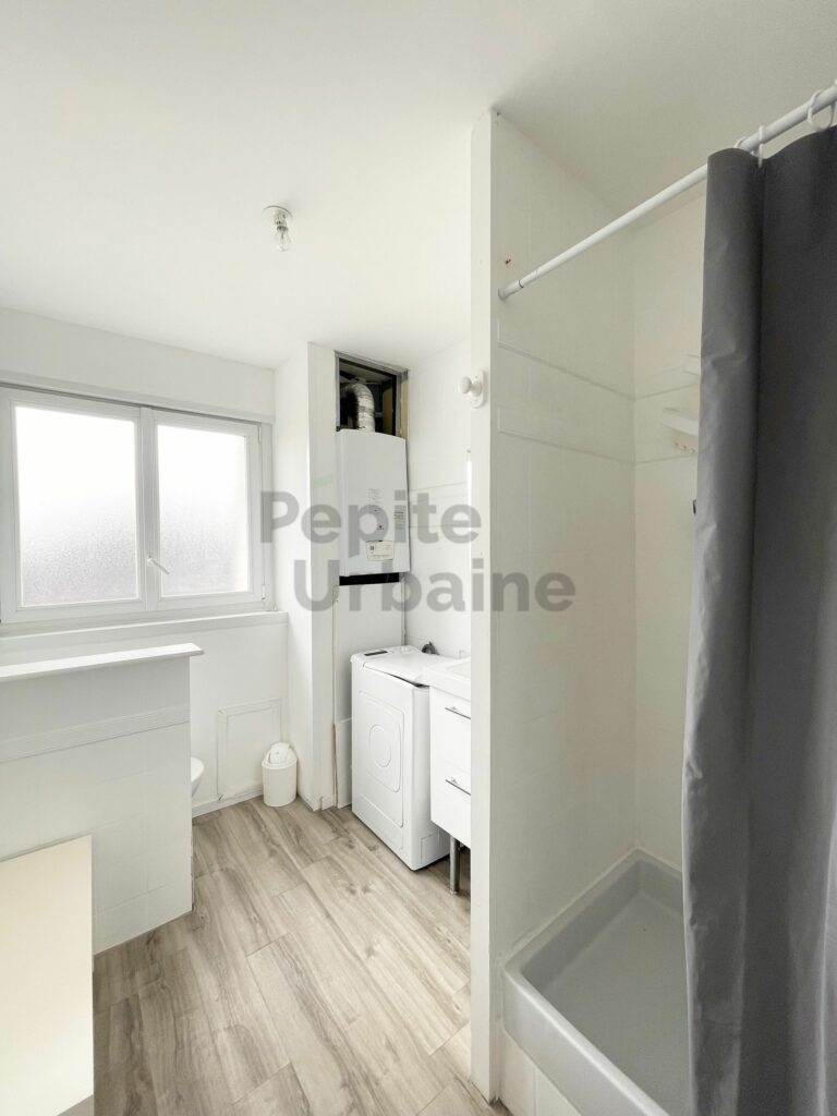 Très bel appartement 2 chambres meublé et rénové – 4ème et dernier étage – Proche Viarme