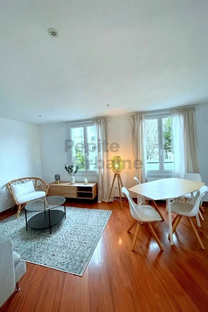 Très bel appartement entièrement meublé et équipé avec balcon