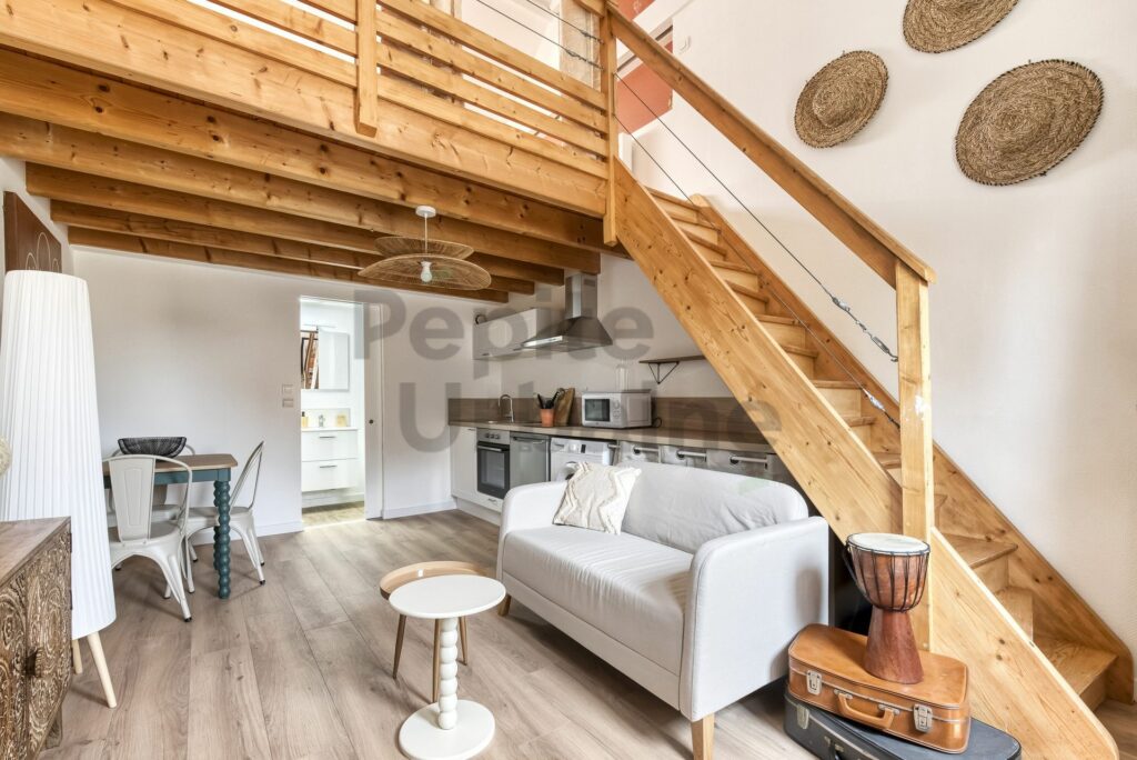 A LOUER T1bis meublé quartier Zola proche de tous les commerces de proximité.