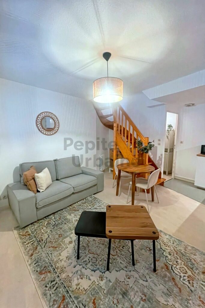 Très bel appartement meublé à neuf idéalement placé entre Talensac et place Viarme !