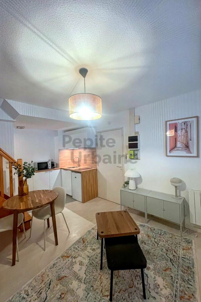 Très bel appartement meublé à neuf idéalement placé entre Talensac et place Viarme !