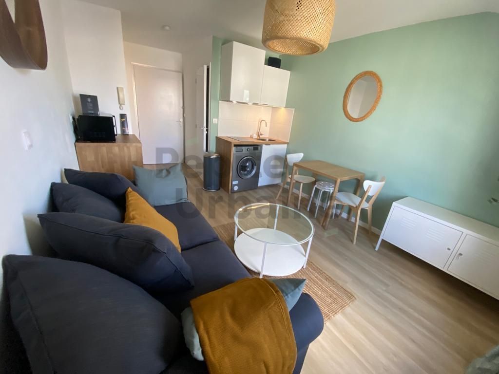 Beau studio rénové – dernier étage – CHU / Tour LU