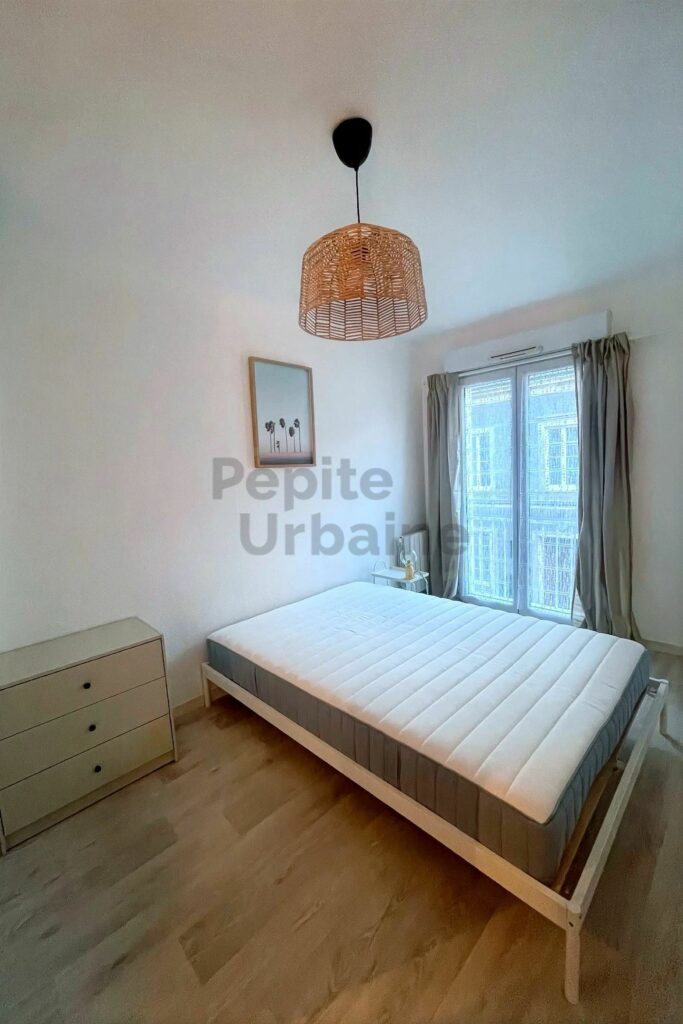 Très bel appartement meublé à neuf idéalement placé entre Talensac et place Viarme !