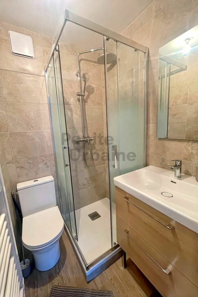 Très bel appartement meublé à neuf idéalement placé entre Talensac et place Viarme !