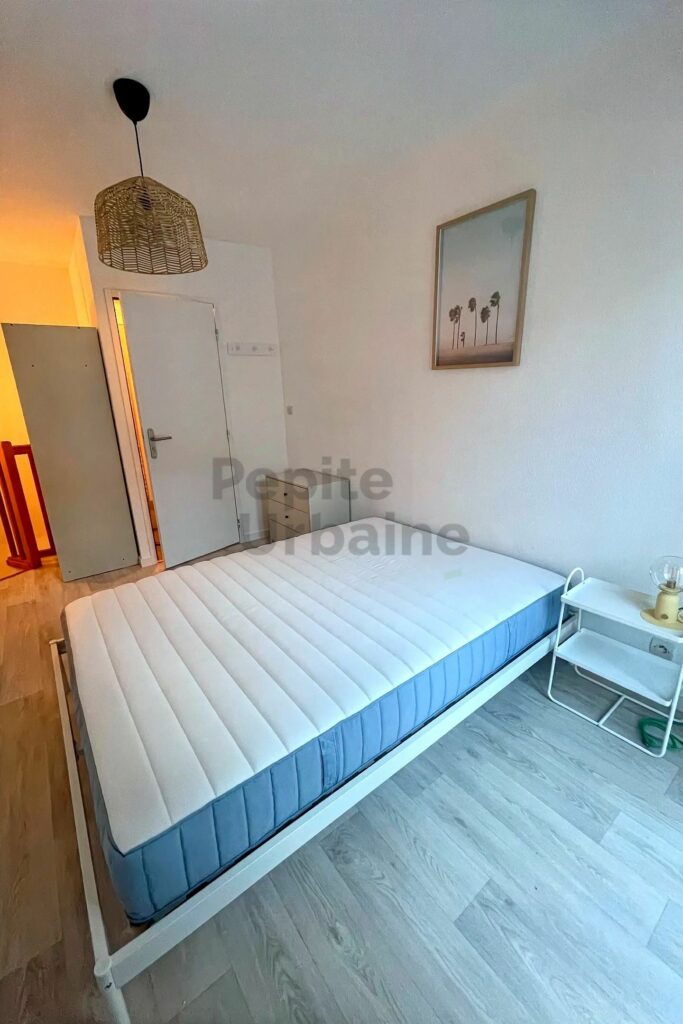 Très bel appartement meublé à neuf idéalement placé entre Talensac et place Viarme !