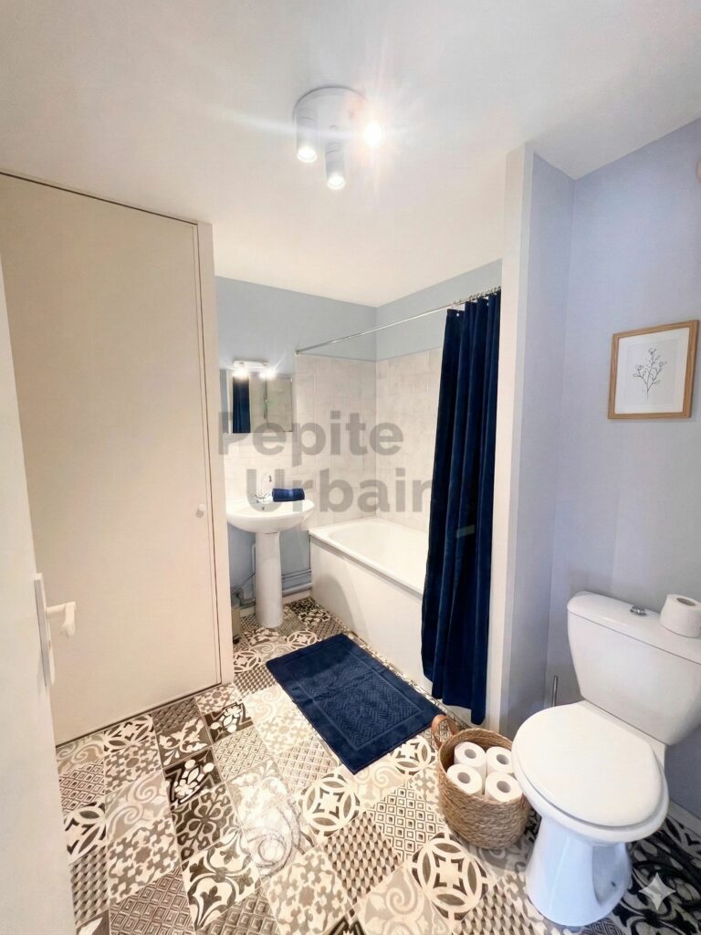 ✨Pépite À louer – T2 meublé entièrement rénové dans résidence sécurisée avec parking