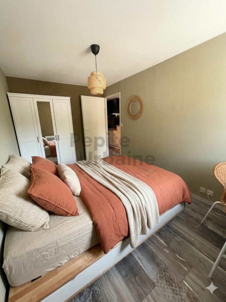 ✨Pépite À louer – T2 meublé entièrement rénové dans résidence sécurisée avec parking