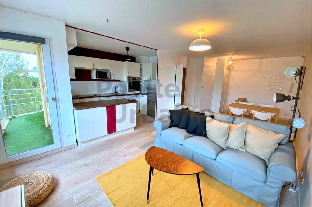 A LOUER spacieux et agréable T3 meublé avec balcon et parking