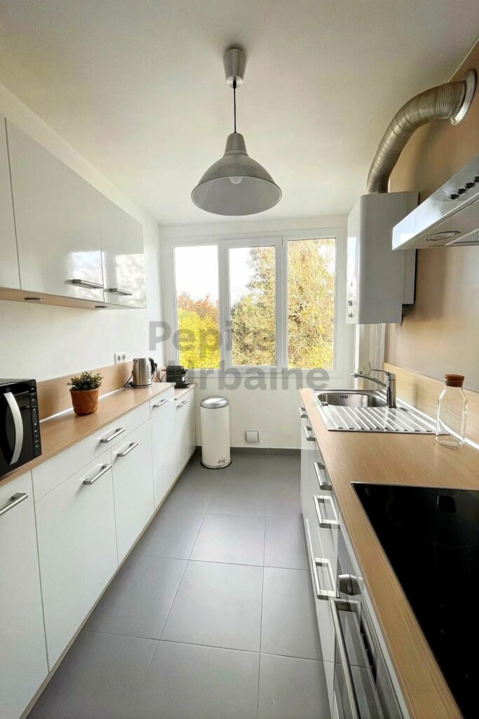 Superbe appartement en dernier étage avec balcon et  vue dégagée – Quartier PROCE