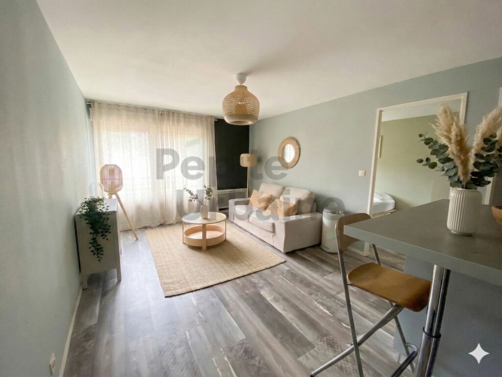 ✨Pépite À louer – T2 meublé entièrement rénové dans résidence sécurisée avec parking