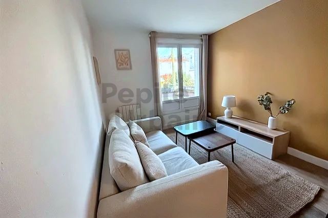 A LOUER quartier St Mihel agréable T2 entièrement refait et meublé à neuf, proche de l&rsquo;Erdre et du tram