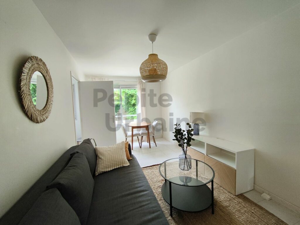 Studio entièrement meublé à neuf