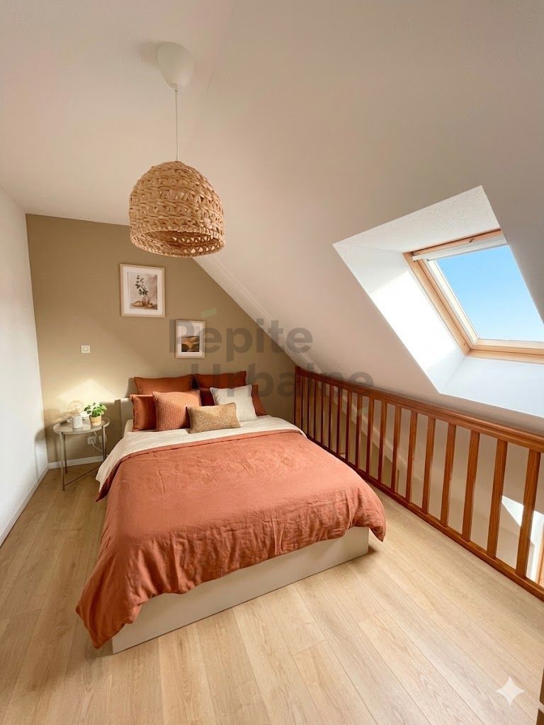 Très bel appartement rénové et meublé à neuf idéalement placé entre Talensac et place Viarme !