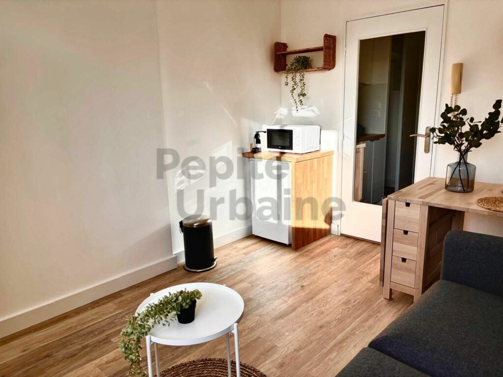 Studio refait et meublé à neuf