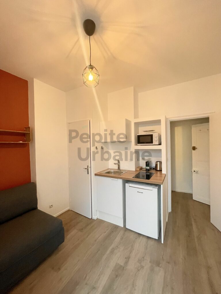 Studio rénové et meublé à neuf idéalement placé entre Talensac et place Viarme !