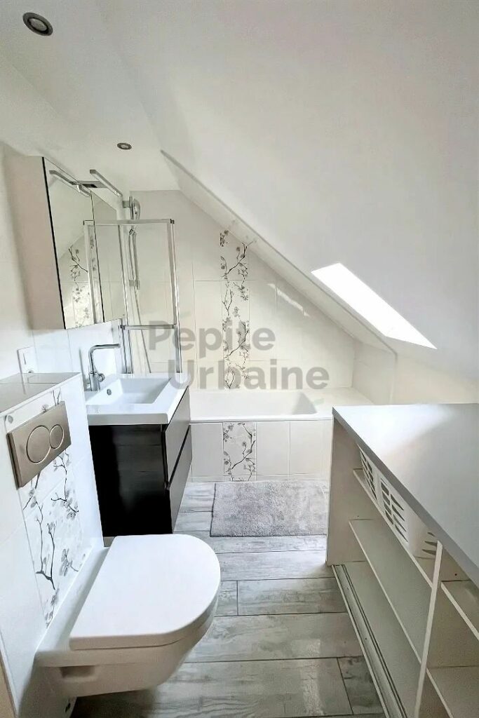 📍 Coup de cœur – Duplex meublé de 3 chambres | Place Viarme, Nantes