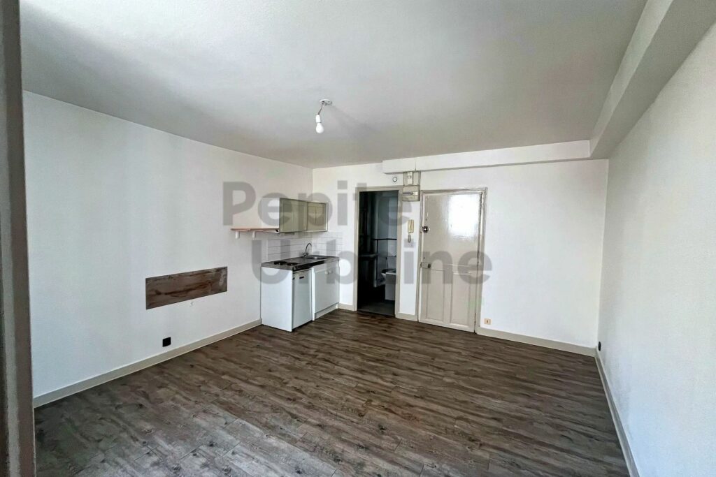 A LOUER agréable studio dans un quartier calme proche de toutes les commodités
