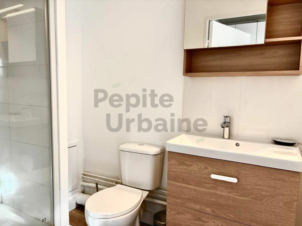 Studio refait et meublé à neuf