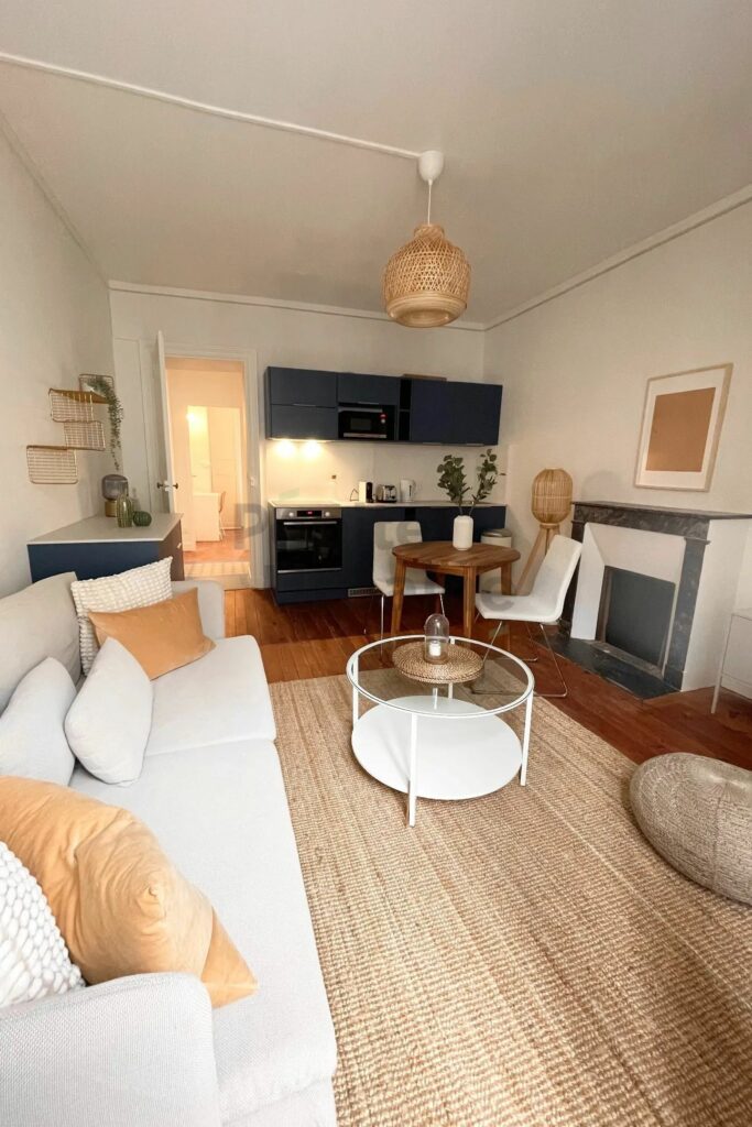 Superbe appartement meublé et décoré avec goût, une chambre séparé, entre Place Talensac et place Viarme