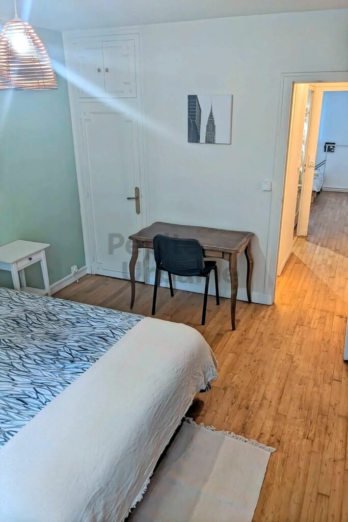 Quartier Zola T3 meublé en résidence sécurisée avec gardien avec parking fermé et ascenseur