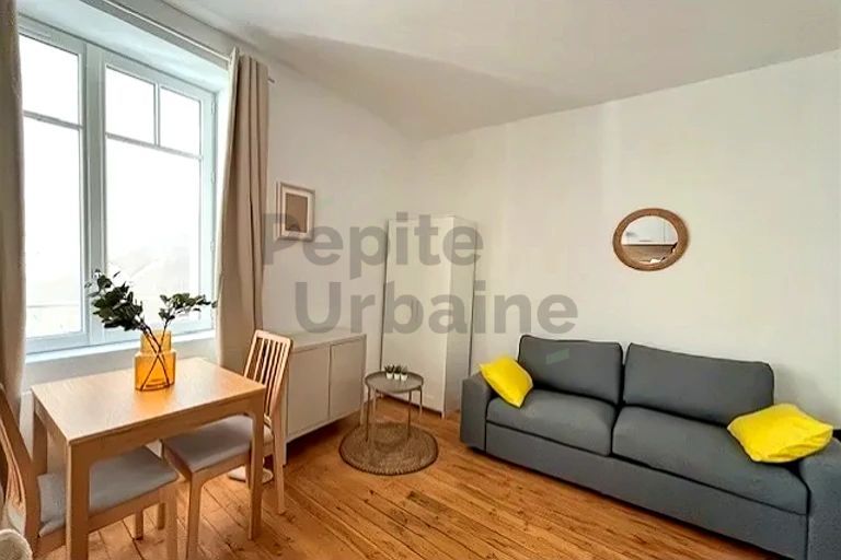 A LOUER agréable studio meublé refait à neuf dans un quartier calme proche de toutes les commodités