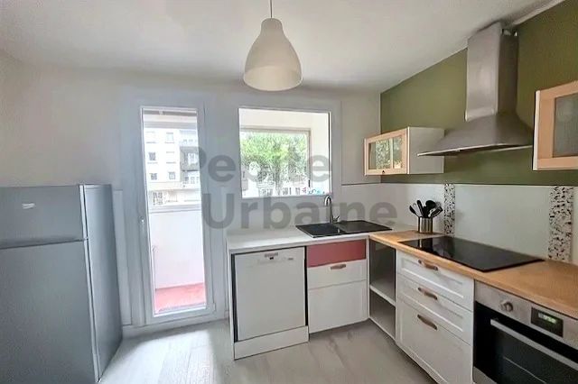 Quartier Zola T3 meublé en résidence sécurisée avec gardien avec parking fermé et ascenseur