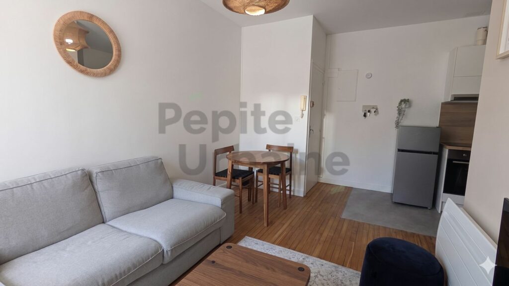 T2 rénové et meublé à neuf, situé au 4ᵉ étage sans ascenseur, au cœur du quartier de Bouffay !