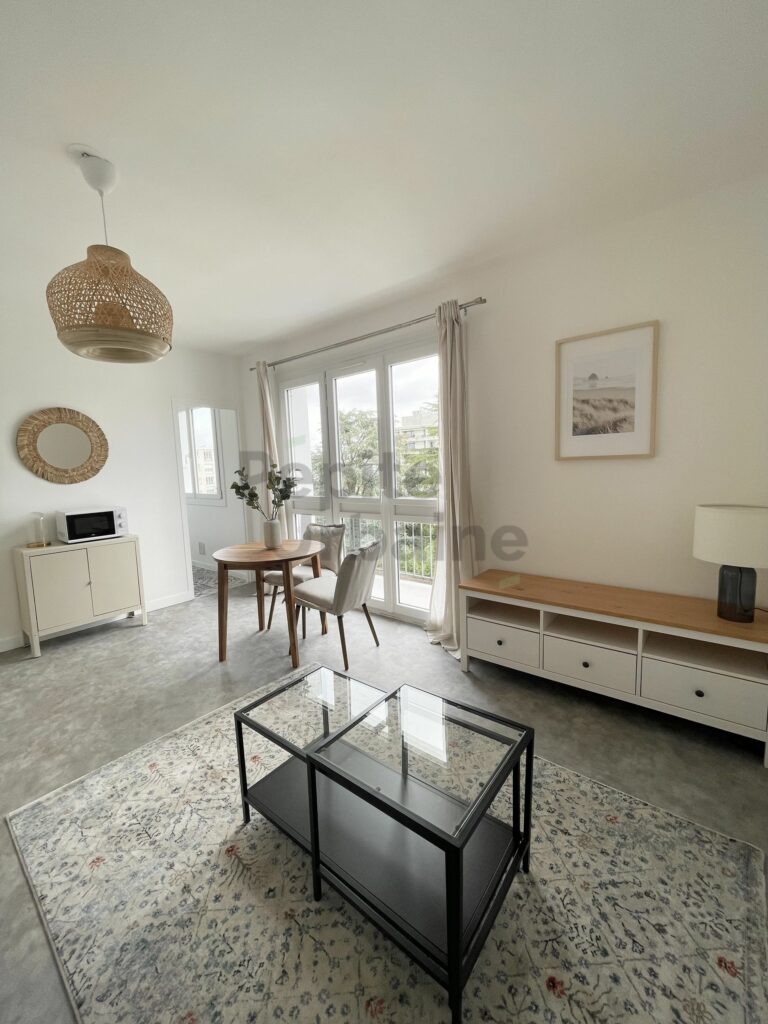 Studio entièrement meublé à neuf