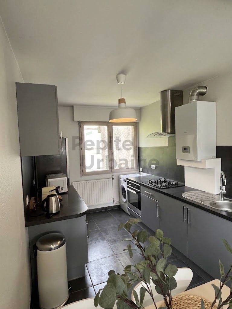 Très bel appartement récent et meublé avec 3 chambres, lumineux et sans vis à vis