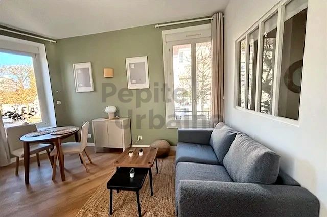 A LOUER T2 meublé refait à neuf par un architecte idéalement situé
