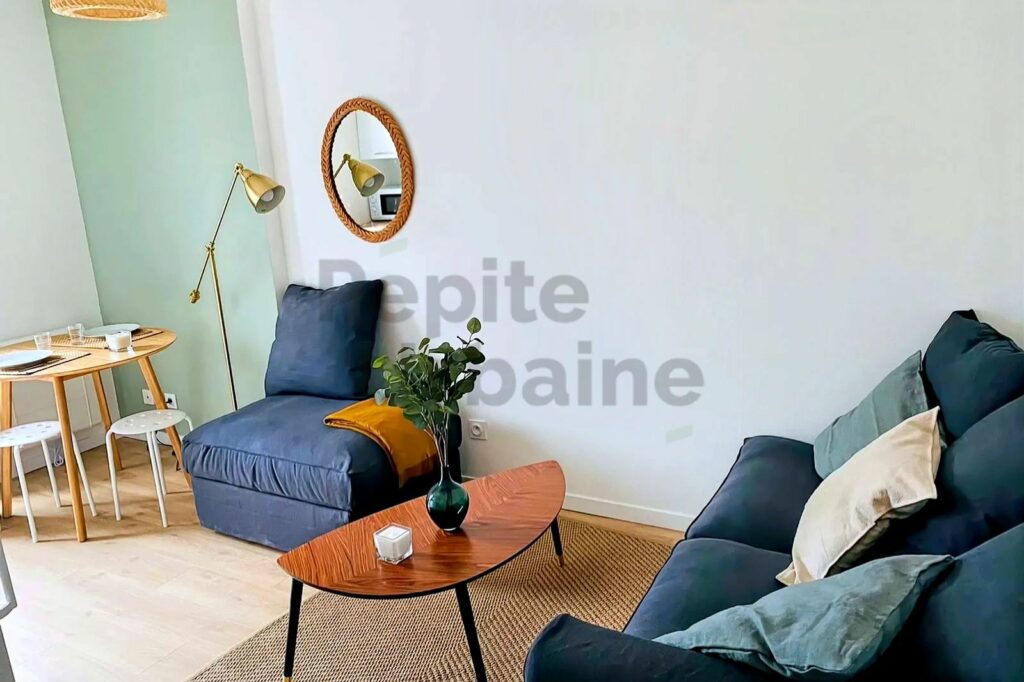 Bel appartement refait à neuf situé au cinquième étage avec ascenseur.