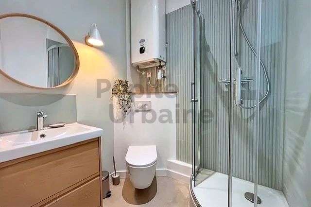 A LOUER T2 meublé refait à neuf par un architecte idéalement situé